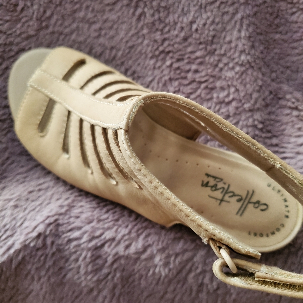 Clarks leather wedge sandal. - Picture 5 of 5